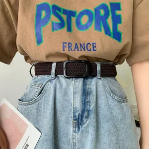 Casual woven elastic waist belt for women and men, stylish stretch belt for blue jeans.