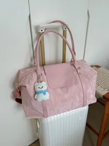 Roze reistas voor dames, grote capaciteit, lichtgewicht bagagetas met schattige berenhanger.