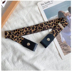 Leopard print buckle-free elastic waist belt detail view, stretch lazy belt for jeans.