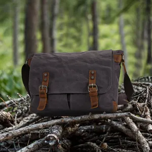 Men's retro canvas messenger bag, large capacity casual outdoor travel crossbody shoulder bag.