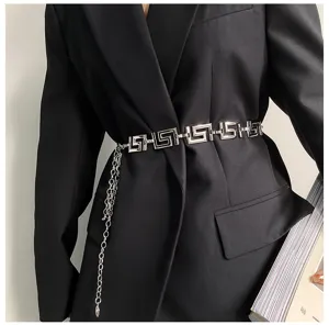Zilveren metalen taille ketting voor vrouwen, chique geometrische ketting riem voor jurken en blazers.