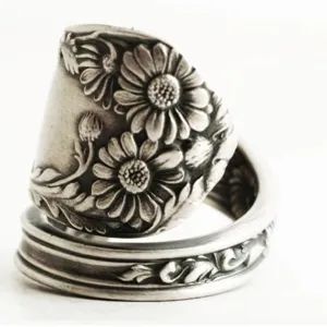 Vintage Zinc Alloy Daisy Spoon Ring Antique Black Distressed Adjustable Open Ring Flower Engraved Statement Finger Jewelry For Unisex