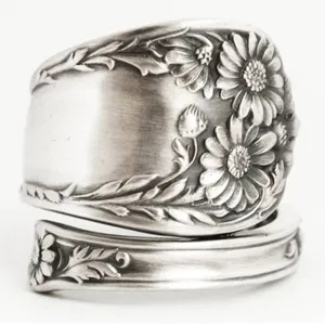 Vintage silver spoon ring with floral daisy embossed pattern adjustable open band jewelry.