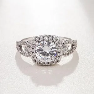 Bague halo en zircone blanche exquise pour femme, bijou de mode tendance argenté.