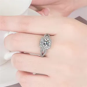 Élégant anneau en zircone argenté pour femmes, accessoire de bijoux de mode stylé.