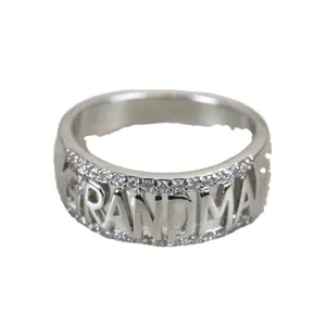 Bague de lettre de grand-mère découpée pavée de strass en alliage couleur argent mode femme
