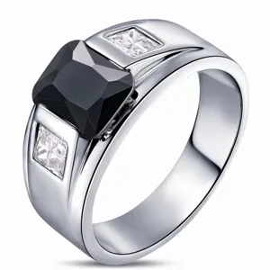 Anello da uomo in argento con grande pietra quadrata nera e cristalli bianchi alla moda