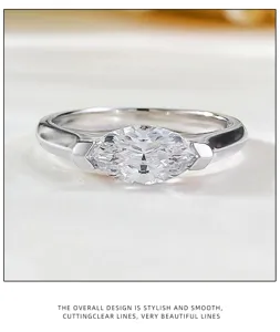 Anello minimalista in zircone taglio marquise con pietre geometriche color argento.