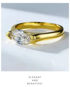 Anello in oro con zircone cubico taglio marquise elegante e gioiello di modo minimalista.