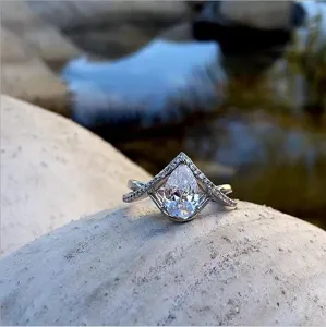 Luxus Legierung Mikro Pave Zirkonia Ring Für Damen Wassertropfenform Gold Silber Galvanisiert Kreuz Design Verlobungsring Schmuck
