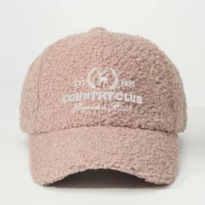 Casquette de baseball en peluche teddy avec broderie, rose élégante pour les femmes.