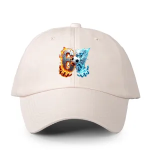 Cappellino da baseball beige con stampa grafica di calcio fuoco e ghiaccio, regolabile per esterni.