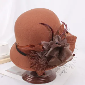 Chapeau cloche chapeau melon en feutre de laine pour femme élégante fleur filet marron