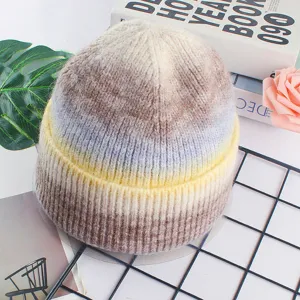 Farbverlauf Strickmütze für Damen, weiche warme Winter Beanie Mütze, stylische Kaltwetter Mütze.