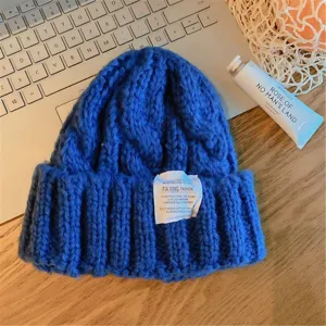 Bonnet en tricot grossier bleu Klein hiver chaud laine élégant décontracté détail vue