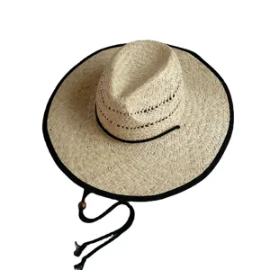 Geflochtener Strohhut mit schwarzem Rand und Kinnriemen, klassischer Panama Strandhut Sombrero.