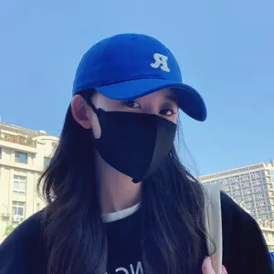 Casquette de baseball en coton bleu pour femmes et hommes, chapeau souple avec broderie élégante.