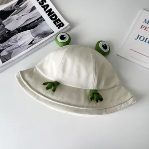 Cute frog bucket hat for women, spring summer sun protection basin hat with 3D cartoon design.