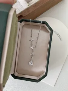 Exquisite S925 sterling silver star teardrop pendant necklace detail jewelry showcase.