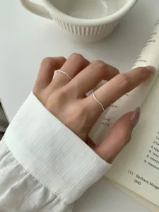 Bague fine ondulée en argent sterling S925 minimaliste vintage bijou quotidien détail