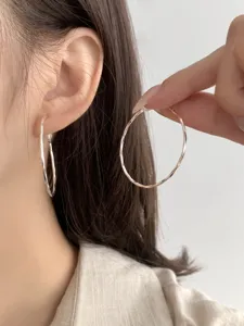 S925 sterling silver minimalist hoop earrings detail view, elegant daily wear shiny round circles.