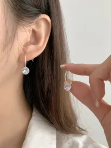 S925 Silber minimalistische Solitär Creolen für Damen, glitzernder Zirkon Ohrring.