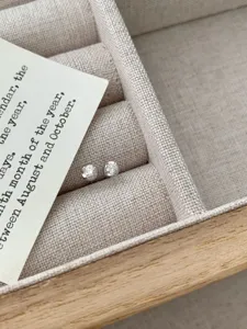Boucles d'oreilles puces diamant simple en argent sterling S925, bijoux rétro élégants.