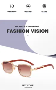 Gafas de sol cuadradas de lujo con pedrería y patillas de imitación madera estilo retro.