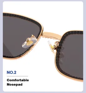 Primer plano de la comoda almohadilla nasal y la montura de gafas dorada muy elegante.