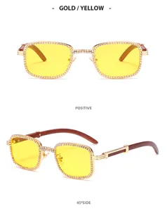 Gafas de sol cuadradas retro con cristales amarillos, montura de estrás y patillas de madera.