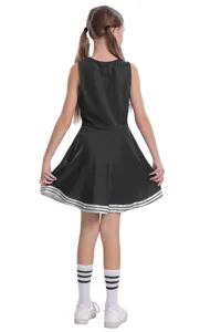 Dettagli della vista posteriore del vestito da cheerleader per bambini con orlo a righe.