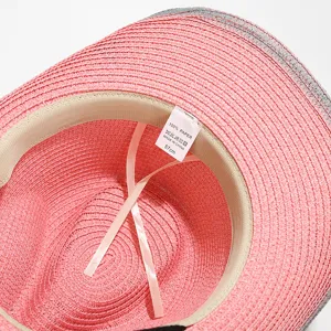 Rosa Strohhut Innenseite aus Papiermaterial mit Größe 57cm für perfekten Sonnenschutz.