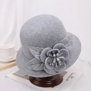 Herfst winter grijze wol vilt hoed voor vrouwen, elegante bolhoed met bloemdecoratie.