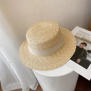 Retro British flat-top straw hat for women, elegant summer sunshade beach hat with ribbon.