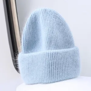 Hellblaue flauschige Strickmuetze fuer Damen, weiche warme dicke Wintermuetze casual
