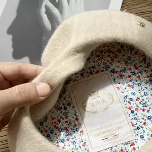 Boina de lana para mujer invierno sombrero de pintor beige con forro floral elegante