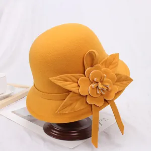 Dames winter gele vilt hoed klokhoed met elegante bloem en lint decoratie mode.