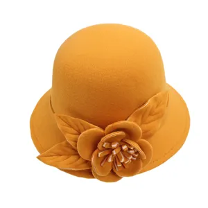 Gele wollen vilt emmerhoed met elegante bloemdecoratie vrouwen winter warme koepelhoed