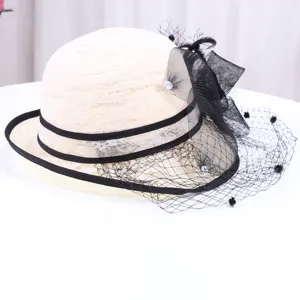 Chapeau de soleil femme style français dôme dentelle avec voile maille noir et ruban.