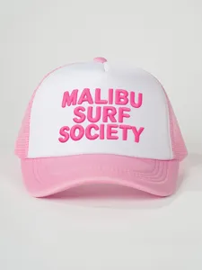Roze en witte trucker cap met Malibu Surf Society borduurwerk voor casual dagelijks gebruik.