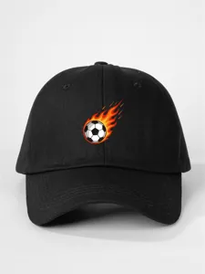 Gorra de béisbol negra clásica con estampado de balón de fútbol en llamas, ajustable.