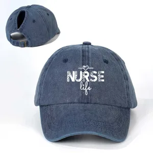 Waschbare Denim Baseballkappe mit Pferdeschwanzöffnung und tollem Krankenpflege Druck.