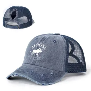 Gorra denim coleta con detalles de malla y estampado de alce grafico ajustable