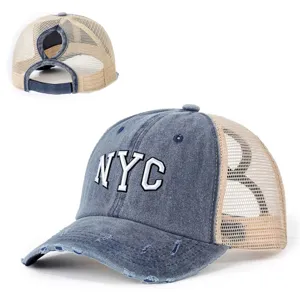 Cappellino da baseball in denim slavato con rete e ricamo NYC per sport all'aperto.