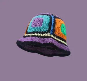 Chapeau bob coloré au crochet artisanal avec motif rétro carré pour un look printanier stylé.