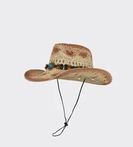 Vista detallada del sombrero de paja vaquero tejido hueco vintage con cinta de cuentas y barbiquejo.