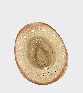 Vista detallada del sombrero de paja tejido calado con ala degradada y banda interior.