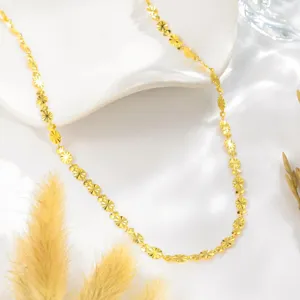 Goldene facettierte Scheibe Sternenstaub Kette Halskette Detailansicht, eleganter Schmuck