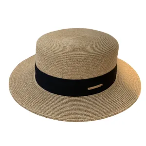 Sombrero de paja de verano para mujer, sombrero de sol plano chic con cinta negra.