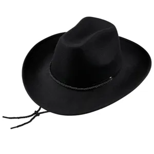 Détail de chapeau de cowboy western en feutre noir, chapeau de jazz classique avec lanière.